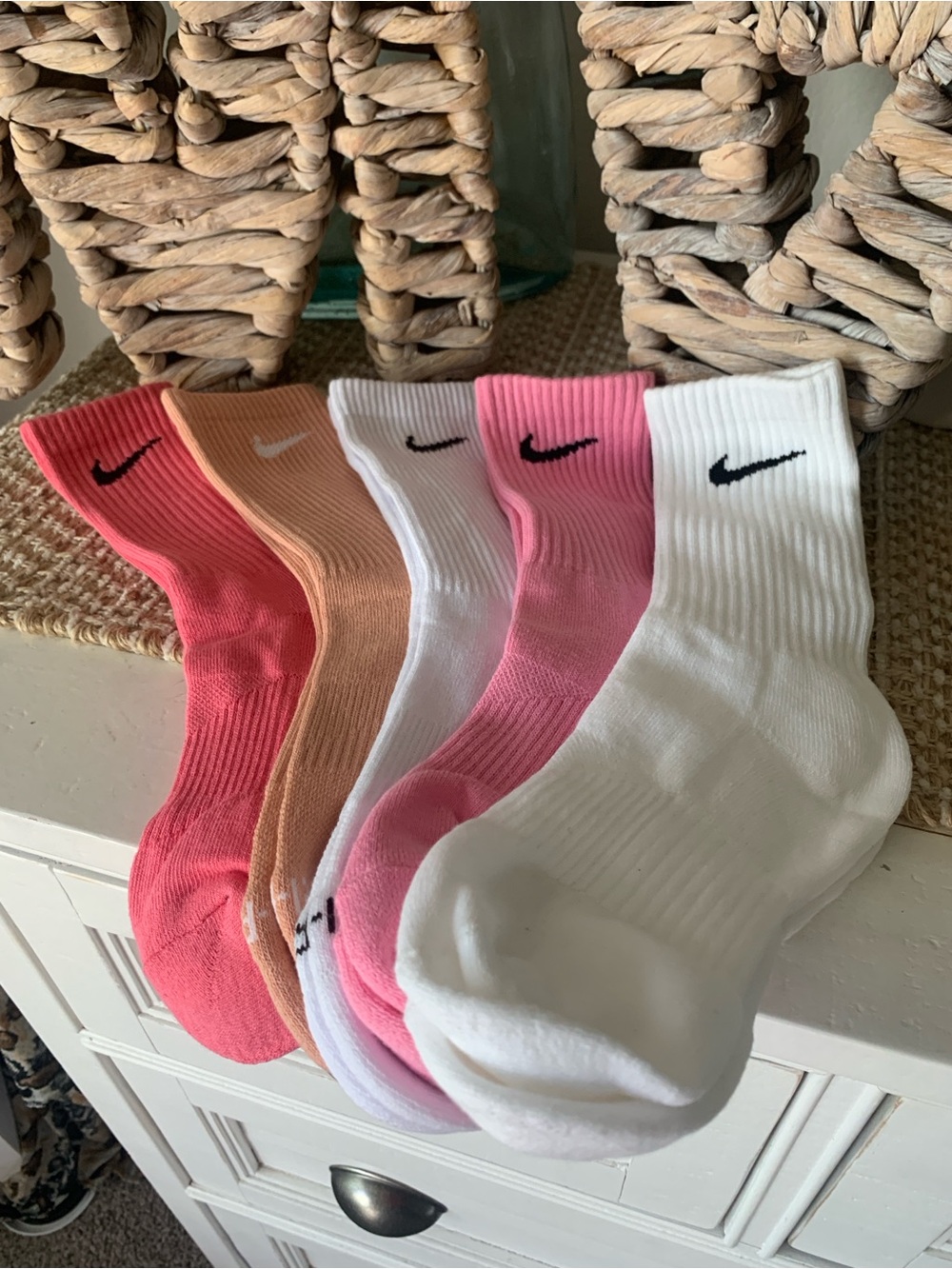 Brand New Women’s Nike Crew Socks Pack in White, Pink, Coral and Peach - Picture 4 of 5